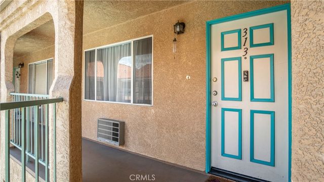 6100 Rugby Ave 313, Huntington Park, CA 90255