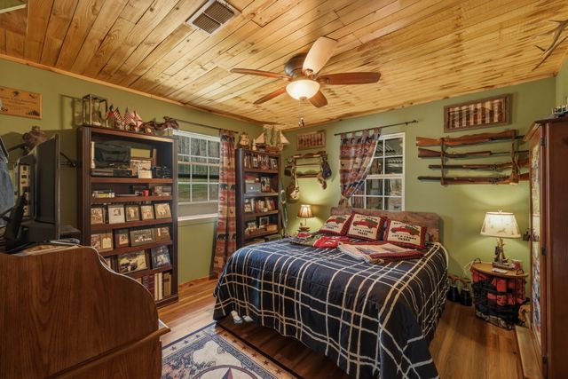 1048 W Holly Trail, Hawkins, TX 75765