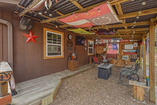 1048 W Holly Trail, Hawkins, TX 75765