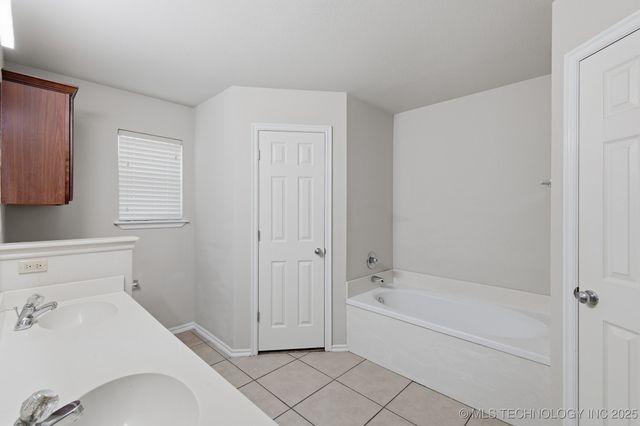 3402 Stonewall Drive, Bartlesville, OK 74006