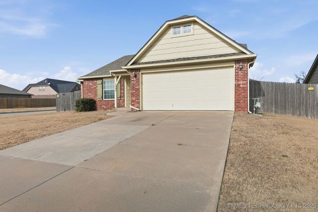 3402 Stonewall Drive, Bartlesville, OK 74006