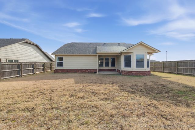 3402 Stonewall Drive, Bartlesville, OK 74006