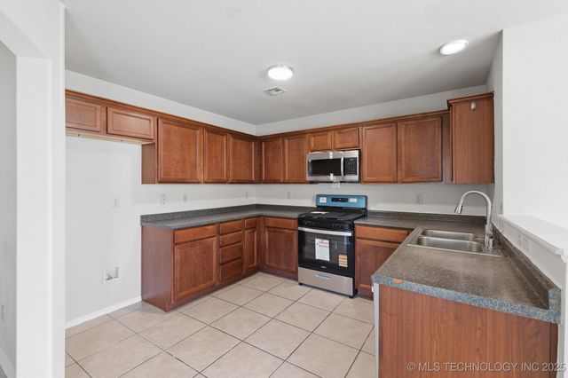 3402 Stonewall Drive, Bartlesville, OK 74006