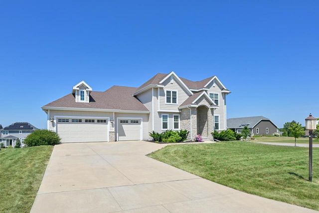 8735 S Bell Meadow COURT, Franklin, WI 53132