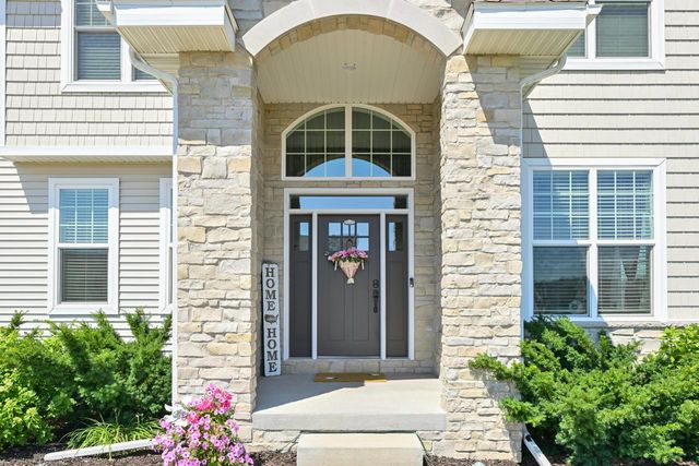 8735 S Bell Meadow COURT, Franklin, WI 53132