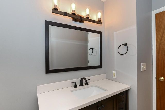 10600 S Shepard AVENUE, Oak Creek, WI 53154