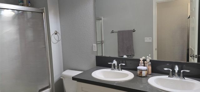 5421 College Oak Dr, Sacramento, CA 95841