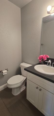 5421 College Oak Dr, Sacramento, CA 95841