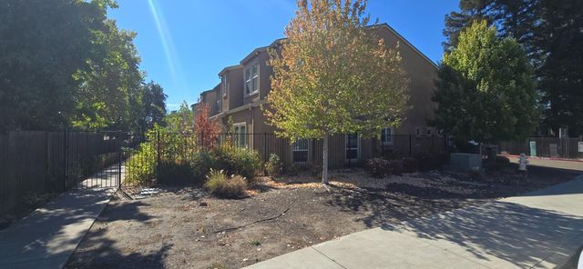 5421 College Oak Dr, Sacramento, CA 95841