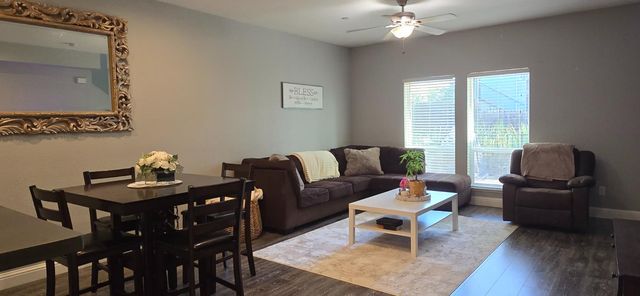 5421 College Oak Dr, Sacramento, CA 95841