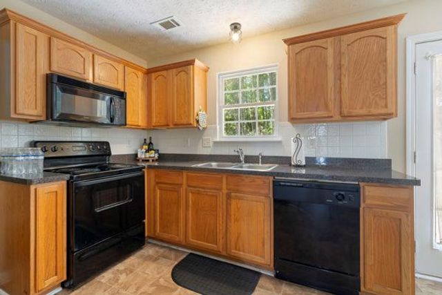3812 Emperors Cove, Snellville, GA 30039