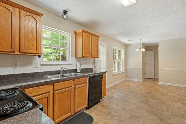 3812 Emperors Cove, Snellville, GA 30039