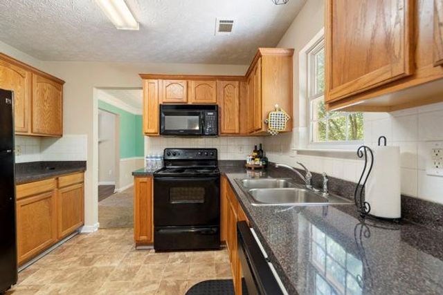 3812 Emperors Cove, Snellville, GA 30039