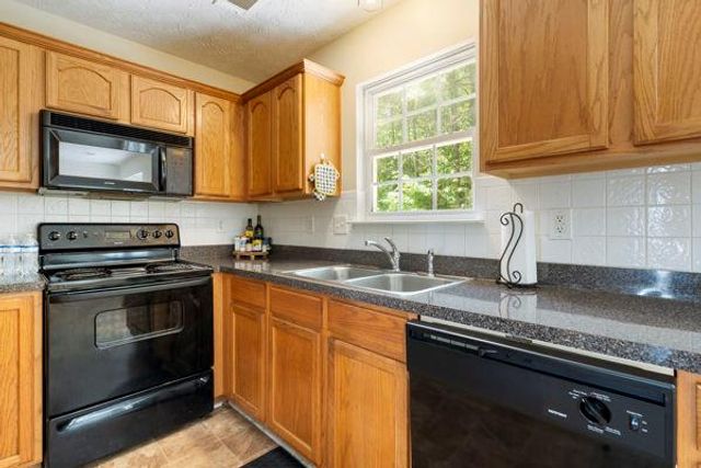 3812 Emperors Cove, Snellville, GA 30039