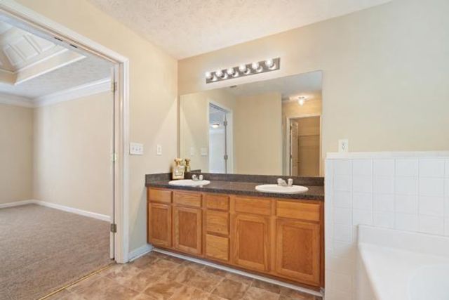 3812 Emperors Cove, Snellville, GA 30039