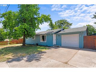 390 S BALM St, Yamhill, OR 97148