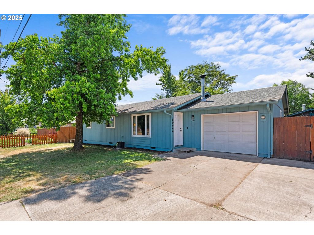 390 S BALM St, Yamhill, OR 97148