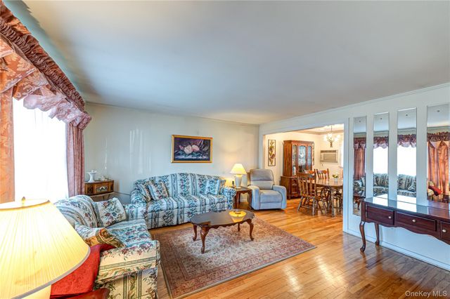 23 Olga Lane, Commack, NY 11725