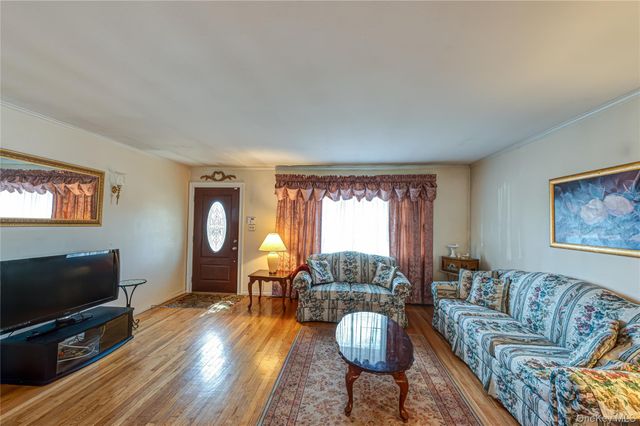 23 Olga Lane, Commack, NY 11725