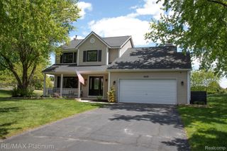 9633 Fairfax Drive W, Hamburg Township, MI 48169