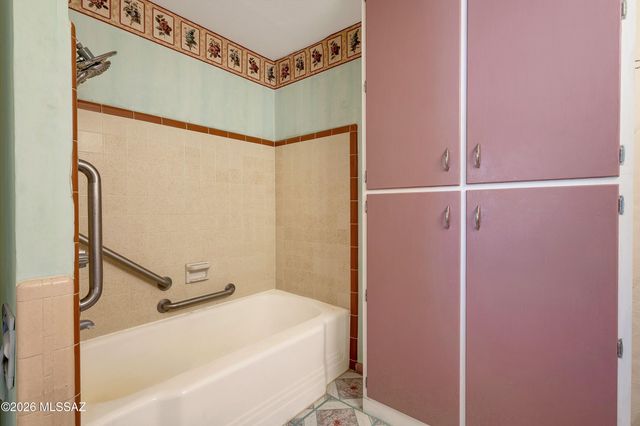6077 E 20th Street, Tucson, AZ 85711