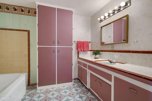6077 E 20th Street, Tucson, AZ 85711