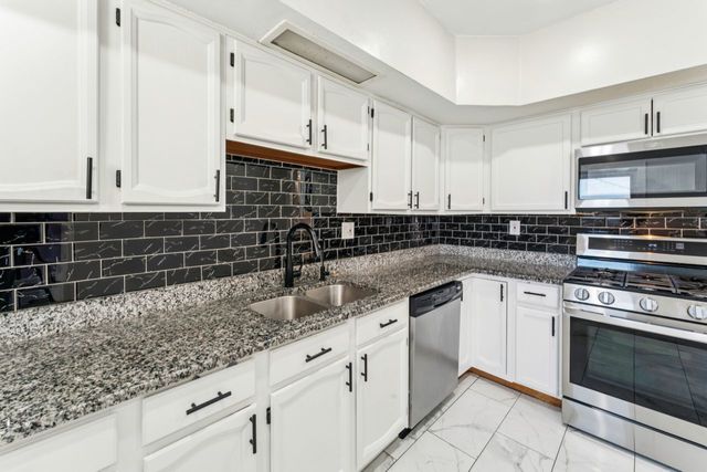 2547 Davisson Street, River Grove, IL 60171