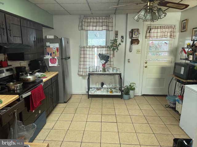 1034 WINDSOR ST, Reading, PA 19604
