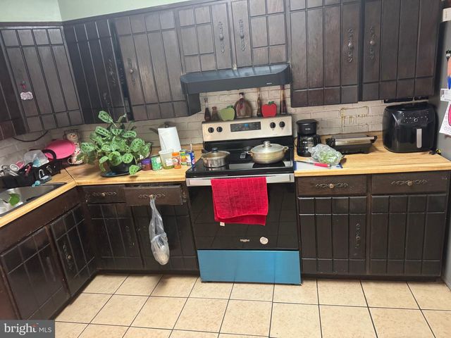 1034 WINDSOR ST, Reading, PA 19604