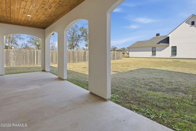 102 Burning Oaks Drive, Carencro, LA 70520