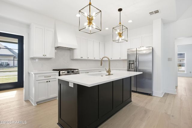 102 Burning Oaks Drive, Carencro, LA 70520