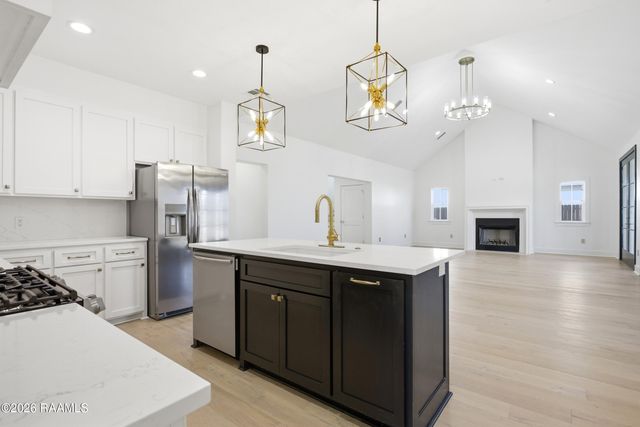 102 Burning Oaks Drive, Carencro, LA 70520