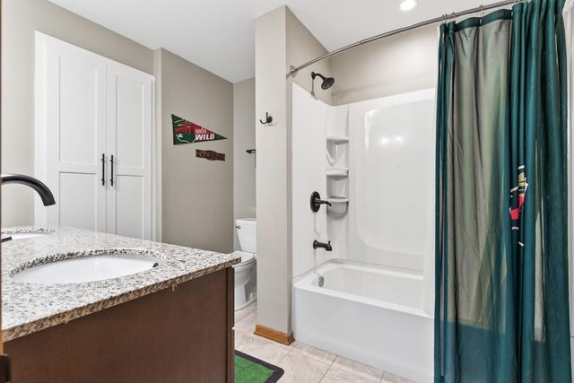 2541 Emerald Lane, Shakopee, MN 55379