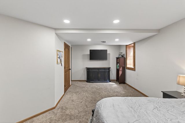 2541 Emerald Lane, Shakopee, MN 55379