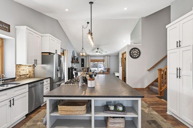 2541 Emerald Lane, Shakopee, MN 55379