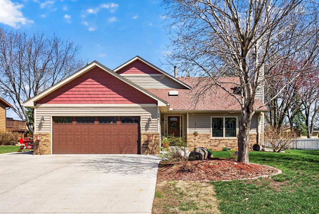2541 Emerald Lane, Shakopee, MN 55379