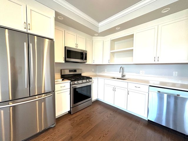 371 Main St 10, Woburn, MA 01801