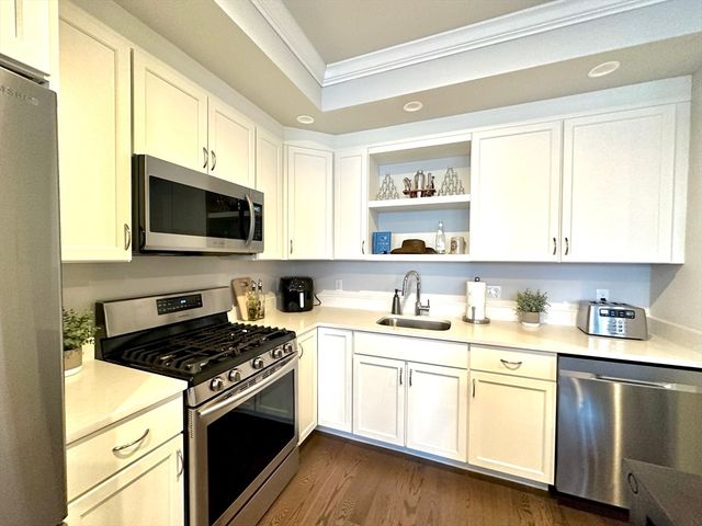 371 Main St 10, Woburn, MA 01801