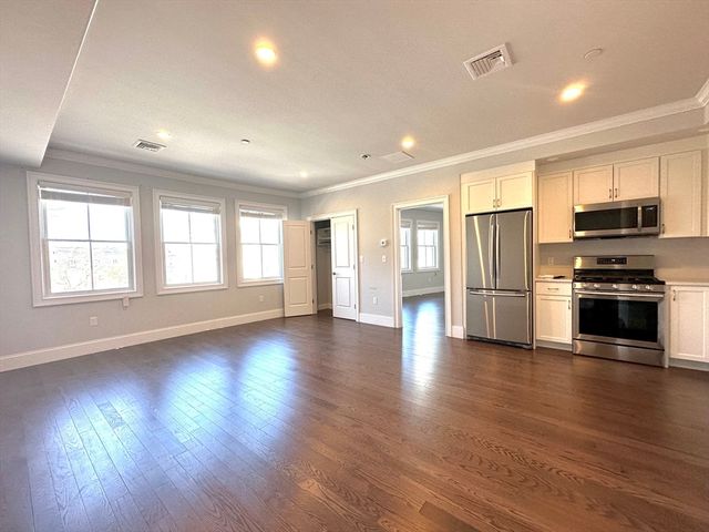 371 Main St 10, Woburn, MA 01801