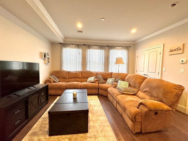 371 Main St 10, Woburn, MA 01801