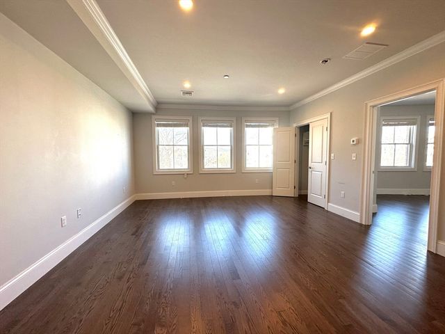 371 Main St 10, Woburn, MA 01801