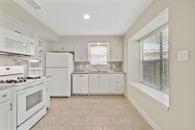 69 Fallshire Drive, The Woodlands, TX 77381