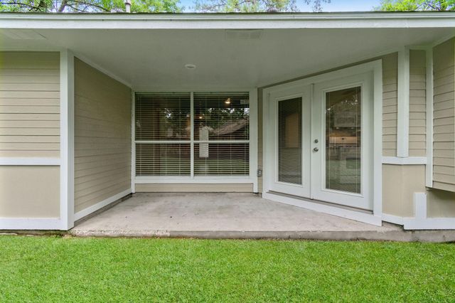 69 Fallshire Drive, The Woodlands, TX 77381