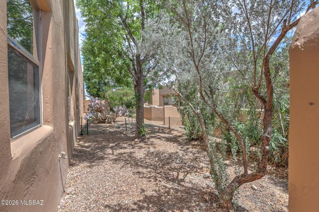3797 S Calle Rambles, Green Valley, AZ 85614