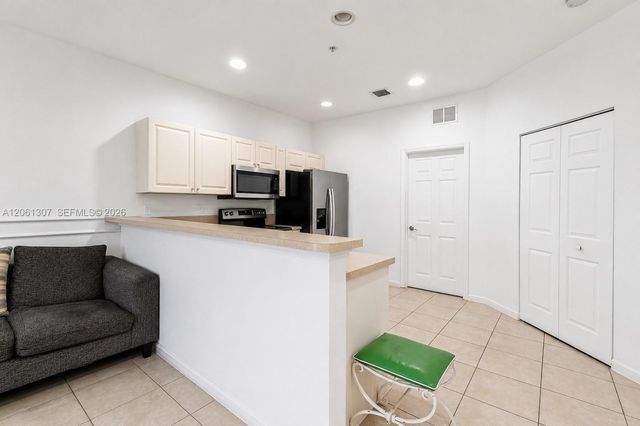 1925 Marsh Harbor Dr 204, Riviera Beach, FL 33404