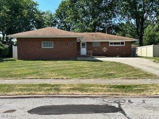8375 Royal Ridge Drive, Parma, OH 44129