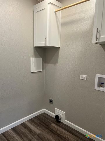 900 Chamberlin Road, Dale, TX 78616