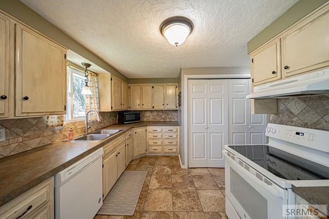 14 N 470 W, Blackfoot, ID 83221