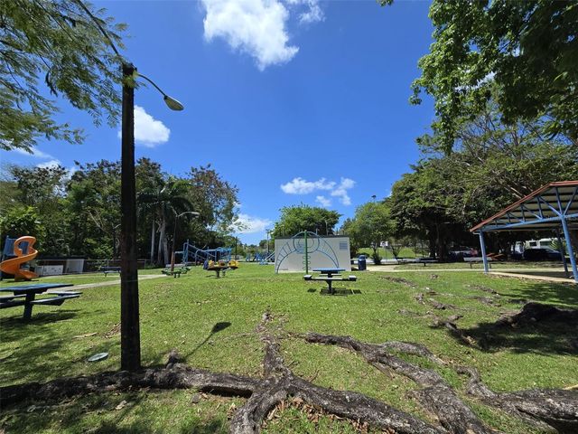 R13 NEBRASKA, Guaynabo, PR 00969
