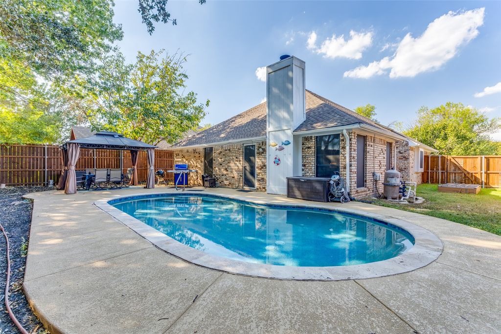 6032 Hilltop Drive, Watauga, TX 76148 — exterior